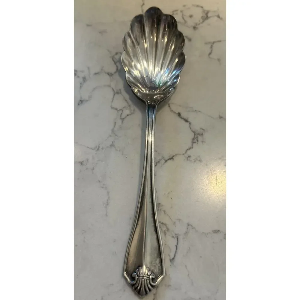 Vtg Oneida Rogers 1811 King James Silver plate Shell Sugar Spoon